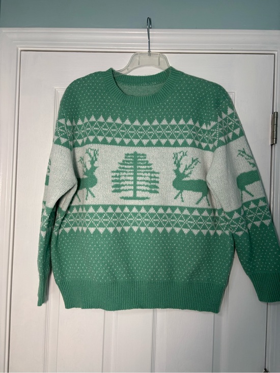 Sweaters - Green & White Reindeer Pattern Christmas Crewneck Sweater - women’s